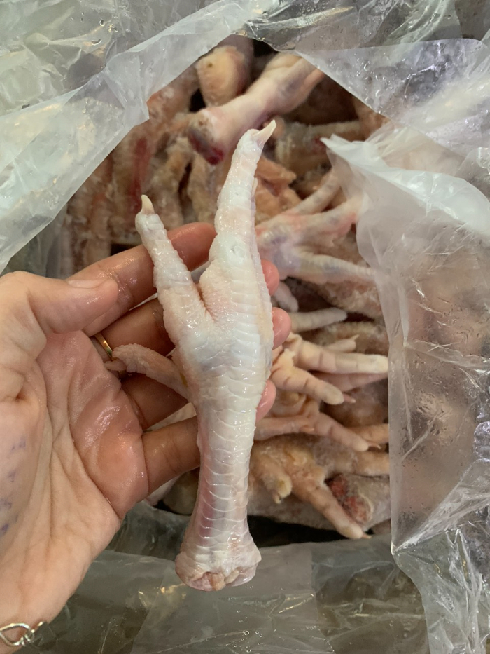 Chân gà có xương size to cung cấp hàm lượng lớn collagen