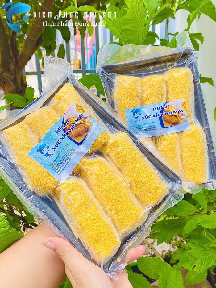 Hot dog xúc xích pho mai que món ăn vặt gây nghiện cho giới trẻ. 