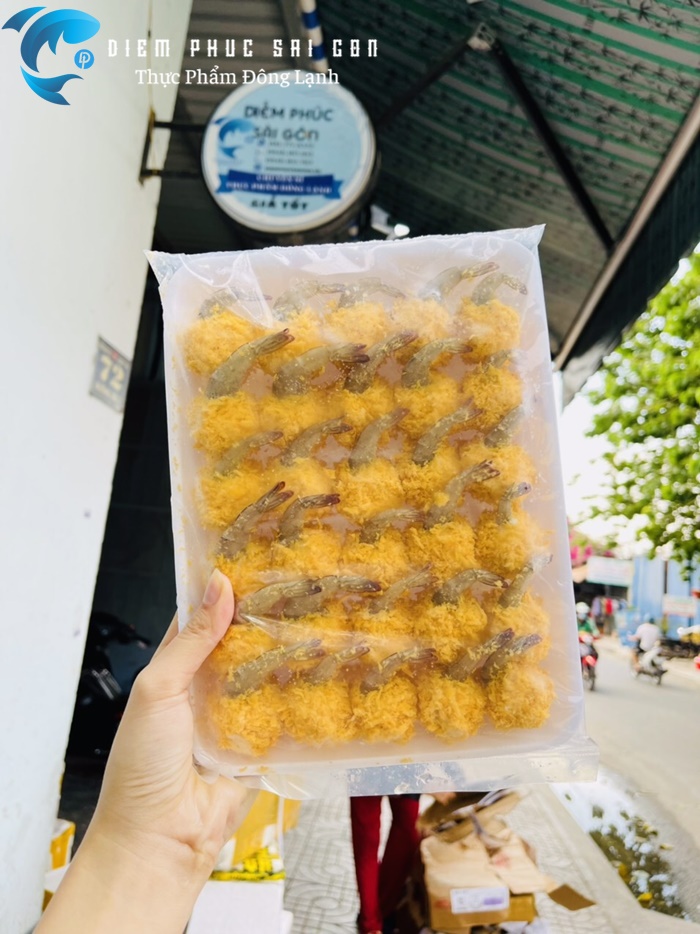Khoai tây bọc tôm món ăn mới được giới trẻ yêu thích. 
